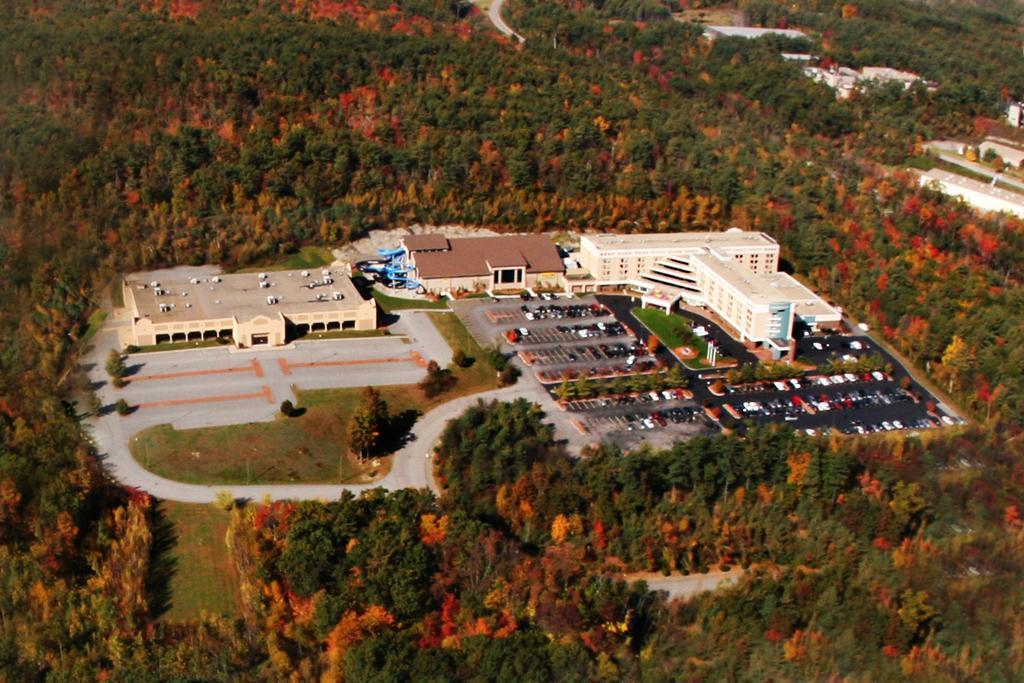 Holiday Inn Fitchburg-Waterpark Buitenkant foto