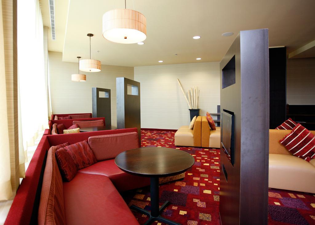 Holiday Inn Fitchburg-Waterpark Buitenkant foto